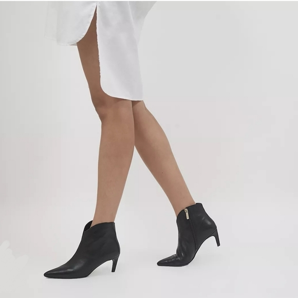 Edgy Chic Ted Baker London Red Leather Booties - Picture 16 of 16